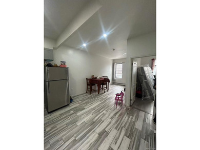Prime Mixed-Use Investment Opportunity! Well-maintained - photo 4