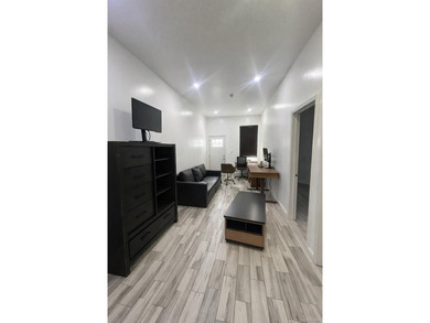 Prime Mixed-Use Investment Opportunity! Well-maintained - photo 6