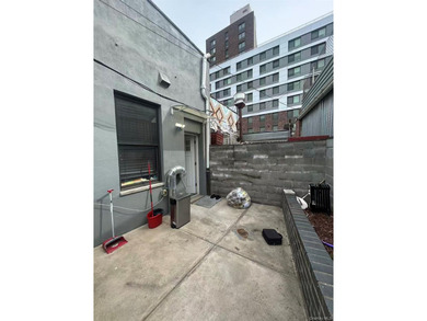 Prime Mixed-Use Investment Opportunity! Well-maintained - photo 8