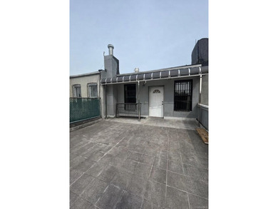 Prime Mixed-Use Investment Opportunity! Well-maintained - photo 10