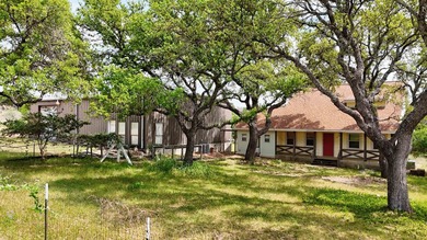 Looking for a property where you can live and work in the Texas - photo 1