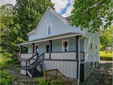 Step back in time with this beautifully renovated and maintained - photo 2