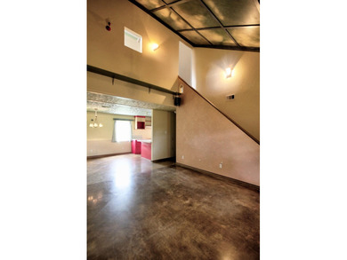 Looking for a property where you can live and work in the Texas - photo 6