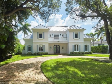 Four blocks to the beach in the heart of Olde Naples, this fully - photo 1