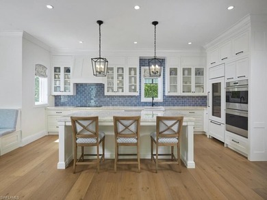 Four blocks to the beach in the heart of Olde Naples, this fully - photo 6
