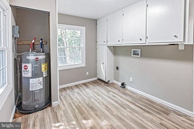 Looking for more home for your money? This beautifully renovated - photo 15