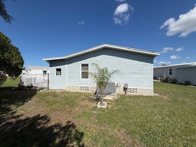 Seller offering FREE LOT RENT FOR 3 MONTHS AND GOLF CART WITH - photo 5