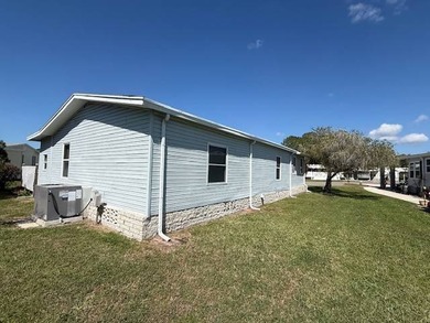 Seller offering FREE LOT RENT FOR 3 MONTHS AND GOLF CART WITH - photo 6