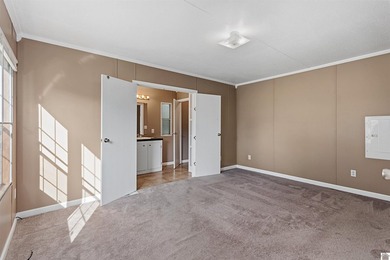 Space, privacy, and an unbeatable location! This 2-3 bedroom - photo 12