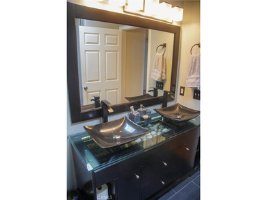 Welcome to this beautiful, spacious end-unit condominium - photo 13