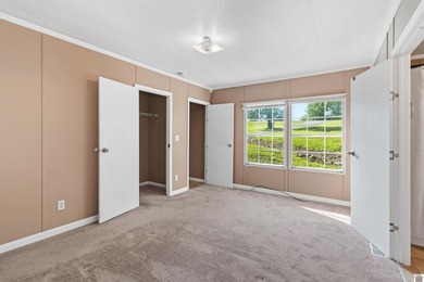Space, privacy, and an unbeatable location! This 2-3 bedroom - photo 13