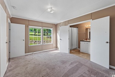 Space, privacy, and an unbeatable location! This 2-3 bedroom - photo 14
