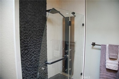 Welcome to this beautiful, spacious end-unit condominium - photo 15