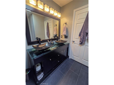 Welcome to this beautiful, spacious end-unit condominium - photo 17