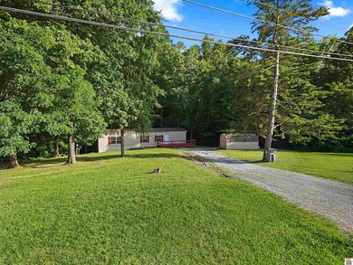Space, privacy, and an unbeatable location! This 2-3 bedroom - photo 19