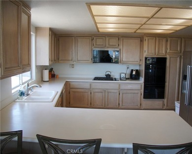 Welcome to this beautiful, spacious end-unit condominium - photo 22