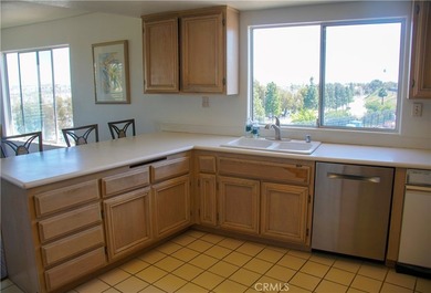 Welcome to this beautiful, spacious end-unit condominium - photo 24