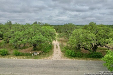 (private lake, pond, creek) Lot For Sale in Devine Texas