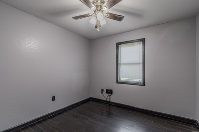 Cute and Cozy home located on the westside of Paragould. Slab - photo 12