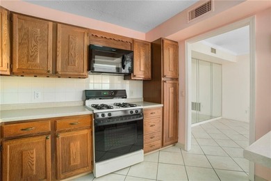 Empty Nesters or 1st time buyers! 2 bedroom, 2 bathroom one - photo 15