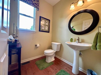 Absolutely stunning model quality home with all the bells and - photo 7
