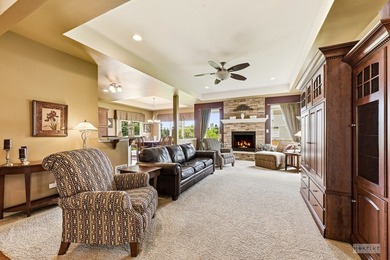 Absolutely stunning model quality home with all the bells and - photo 8