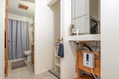 Owner says bring offers!!! Crisp and convenient, this 2 bed, 2 - photo 20