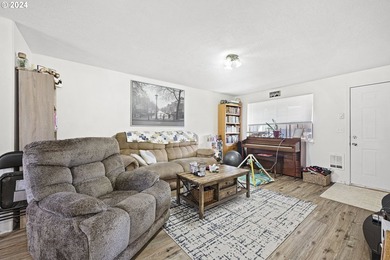 Great investment opportunity! Newer duplex built in 2002. Each - photo 3