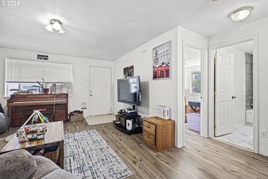 Great investment opportunity! Newer duplex built in 2002. Each - photo 5
