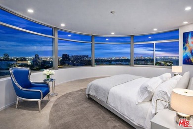 A sculptural glass and steel residence by architect Edward R - photo 21