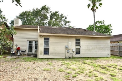 Welcome home to this charming 2-bedroom, 1-bath starter home - photo 2