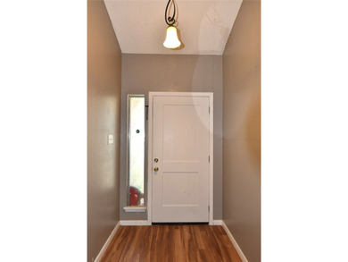 Welcome home to this charming 2-bedroom, 1-bath starter home - photo 4
