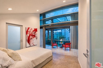A sculptural glass and steel residence by architect Edward R - photo 27