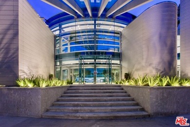 A sculptural glass and steel residence by architect Edward R - photo 31