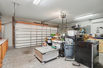 Welcome to this beautifully maintained 3+ bedrooms plus den, 2 - photo 32
