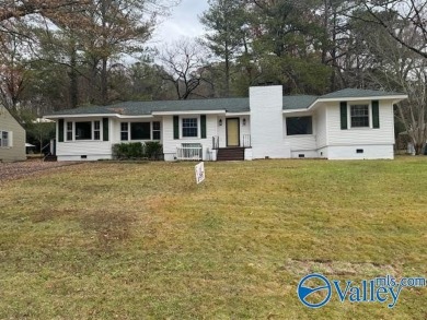 Lake Home For Sale in Guntersville, Alabama