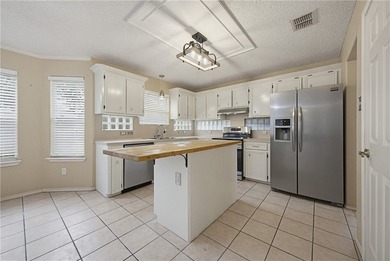 Welcome to a home designed for making memories! This beautifully - photo 11