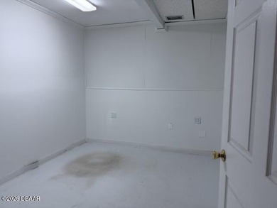 Unlock the potential of this versatile, vacant 3,000 sqft - photo 14