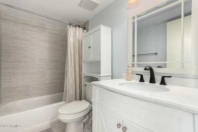 STUNNING & IMMACULATE CORNER UNIT NEAR OLD TOWN