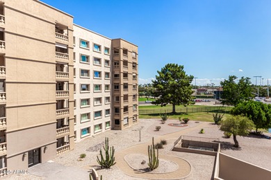 STUNNING & IMMACULATE CORNER UNIT NEAR OLD TOWN