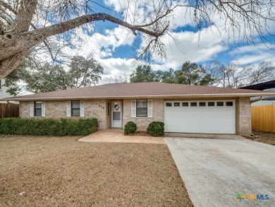 Lake Home For Sale in Canyon Lake, Texas