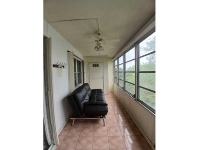 Welcome to this well-appointed 2-bedroom, 1.5-bathroom - photo 12