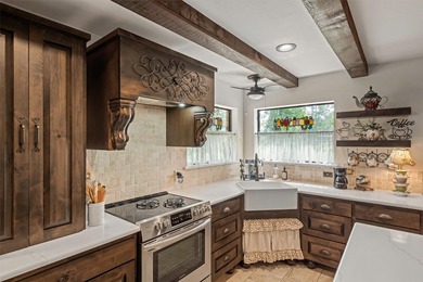 Beautiful custom 3BD-2.5BA Golf Course Home at Holly Lake Ranch - photo 15