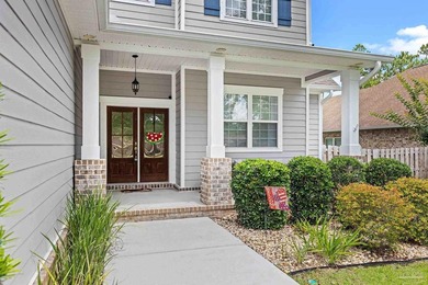 Private, custom-built Nature Trail pool home located on a quiet - photo 3