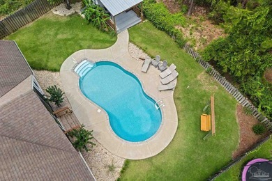 Private, custom-built Nature Trail pool home located on a quiet - photo 4