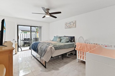 Welcome to this thoughtfully designed townhouse in Lakeside - photo 12