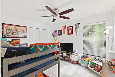 Welcome to this thoughtfully designed townhouse in Lakeside - photo 16
