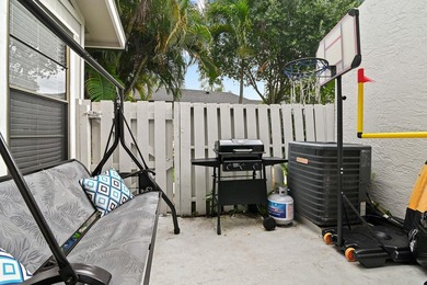 Welcome to this thoughtfully designed townhouse in Lakeside - photo 19
