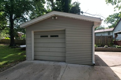 This well-maintained 4-bed, 2-bath home is truly move-in ready - photo 25