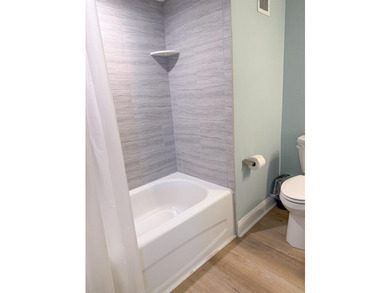 This penthouse floor condo is located in Brighton Tower. 8560 - photo 26
